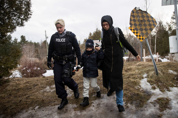 Police Help Women and Children Cross Border